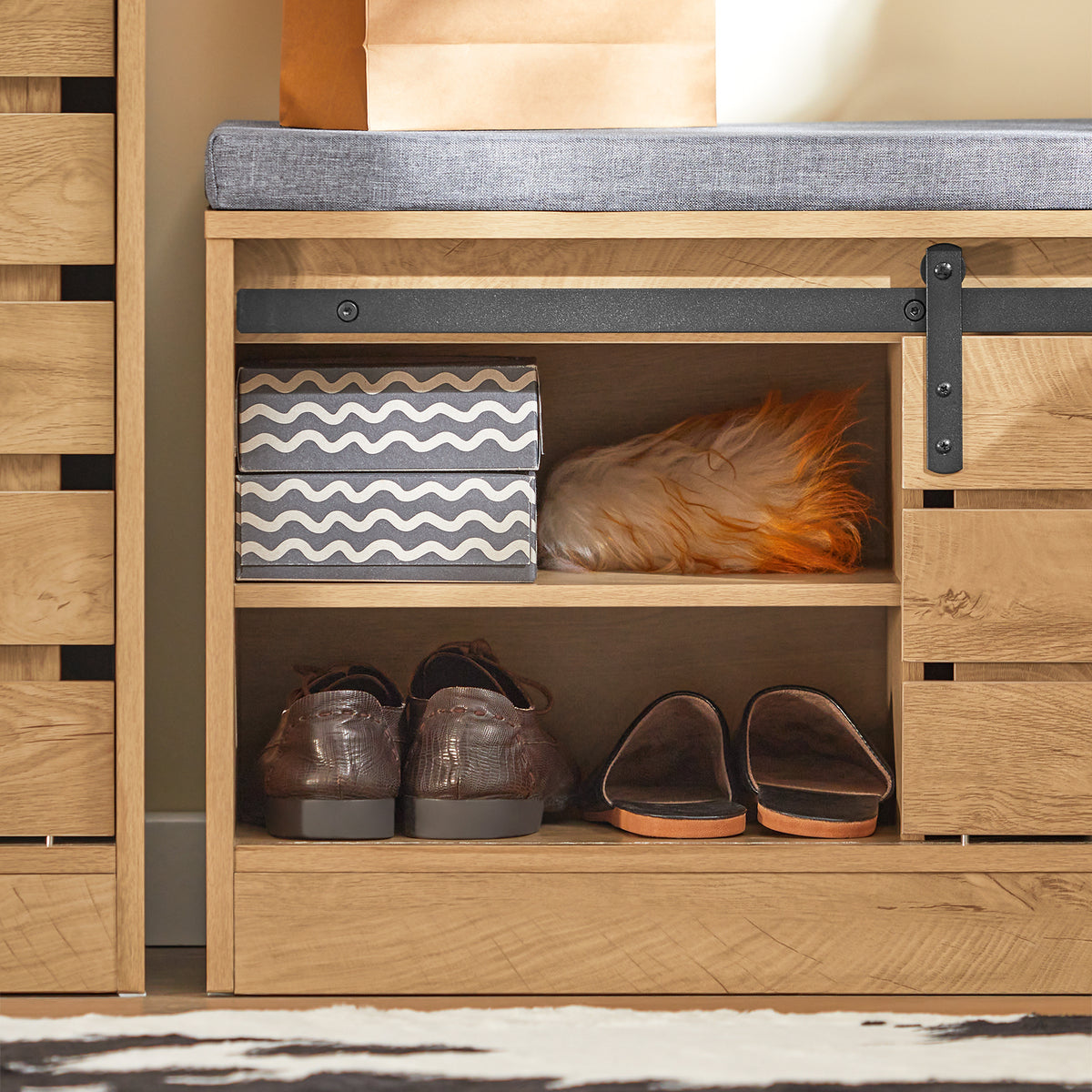 SoBuy FSR120-N Banc à Chaussures avec Porte de Grange Coulissante et Coffre de Rangement pour Entrée – 80x35x48 cm, Naturel