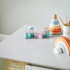 SoBuy KMB88-HG Ensemble Table Enfant avec 2 Chaises Enfants, Bureau Enfant avec 2 étagères à Livres latérales, Gris Clair et Vert Clair