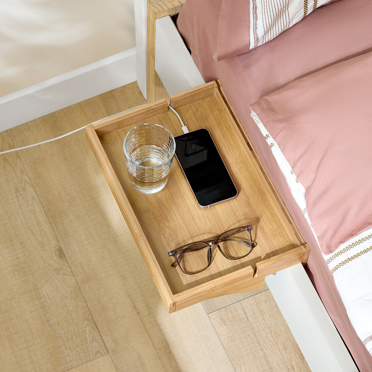 SoBuy NKD01-N Tablette de lit Amovible à encoches câbles - Plateau en Bambou pour Livres, Smartphones & Lunettes - Adapté aux Cadres de lit de 1-3cm 36x25x9cm