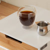 sobuyes.shopG179-WN Boîte à Thé avec Tiroir, Format Compact, Rangement Optimisé, Design Fonctionnel, Usage Quotidien – L31×P30×H10 cm, Bois, Blanc et Naturel