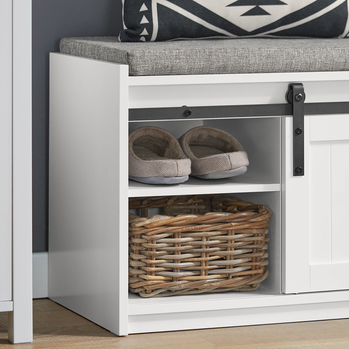 SoBuy FSR133-W Banc à Chaussures avec Porte de Grange Coulissante et 6 Compartiments pour Entrée – 120x35x45 cm, Blanc