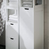 SoBuy BZR123-W Colonne Salle de Bain avec Panier à Linge Amovible et 2 Étagères Ouvertes – L30×P30×H145 cm, Charge 20 kg, MDF et Bambou, Blanc