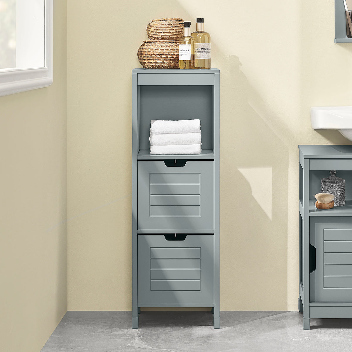 sobuyes.shopG127-SG Colonne Salle de Bain avec 2 Paniers, Format Compact, Design Moderne, pour Salle de Bain et WC, Rangement Optimisé – L30×P30×H89 cm, Bois, Gris