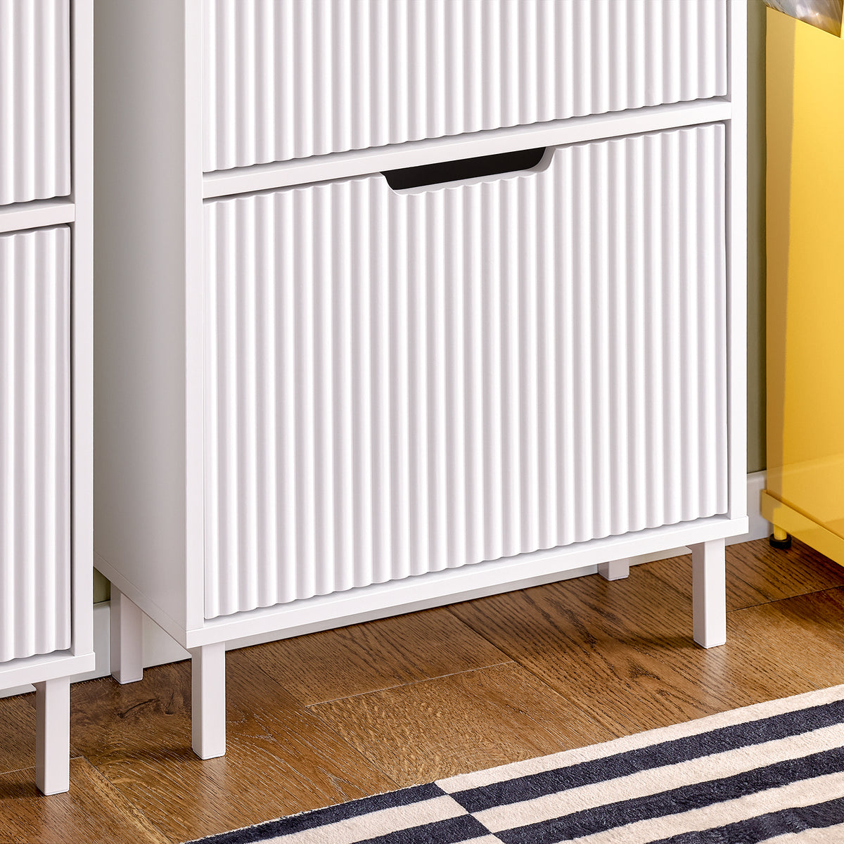 SoBuy FSR177-H-W Armoire à Chaussures 3 Abattants – 6 à 8 Paires, 19 cm de Profondeur, Anti-Basculement – 50×19×130 cm, Blanc