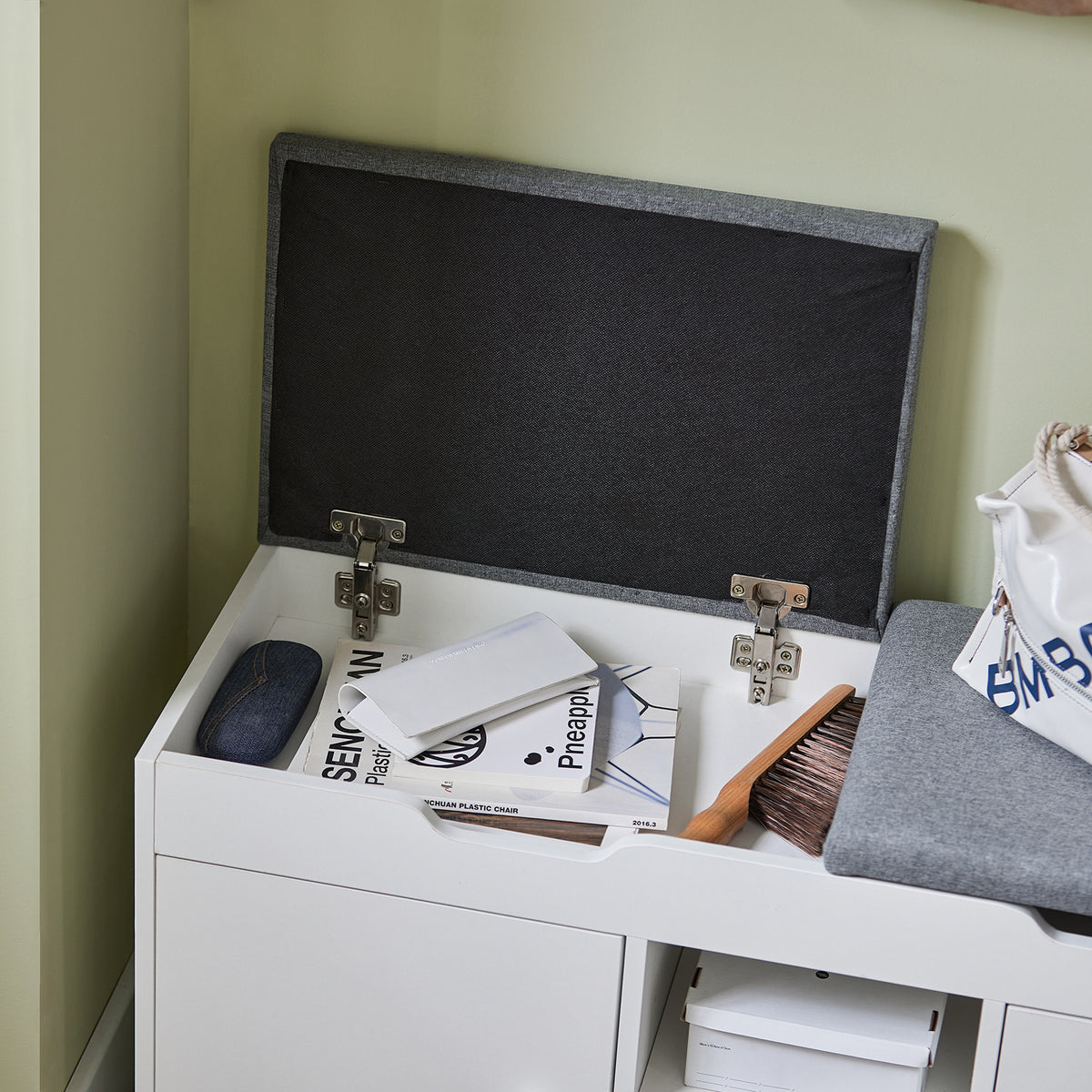 SoBuy FSR96-W Banc à Chaussures avec Coussin Rembourré, 2 Portes et 3 Étagères Réglables, Design Moderne, Compact – L100×P34×H47 cm, Charge 150 kg, Blanc